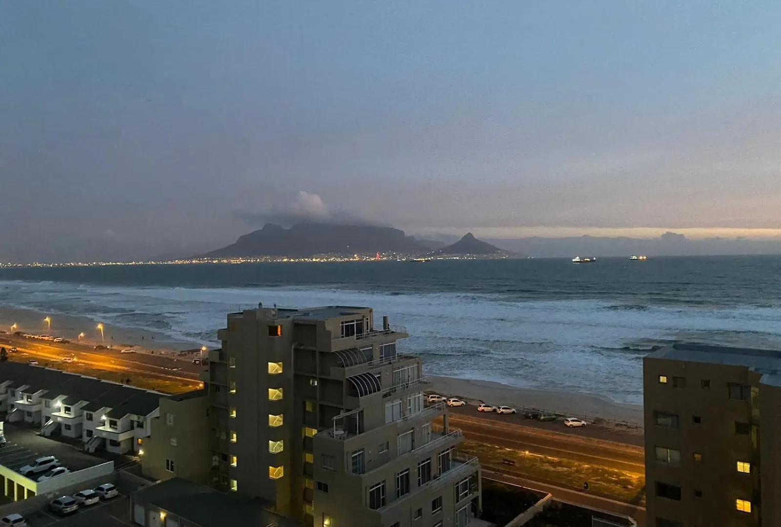 Ocean View B1001 Apartment Bloubergstrand