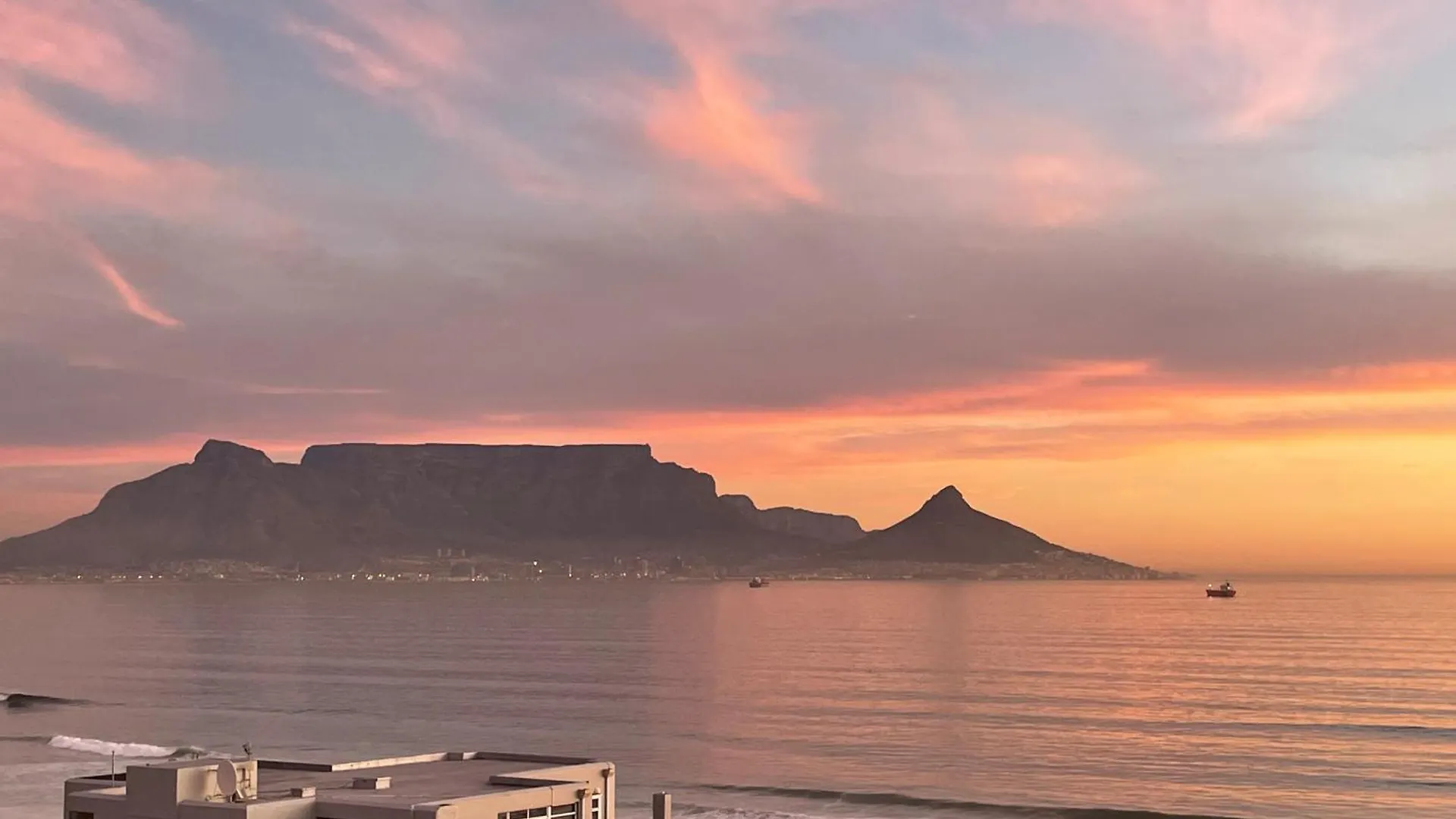 Ocean View B1001 Apartment Bloubergstrand