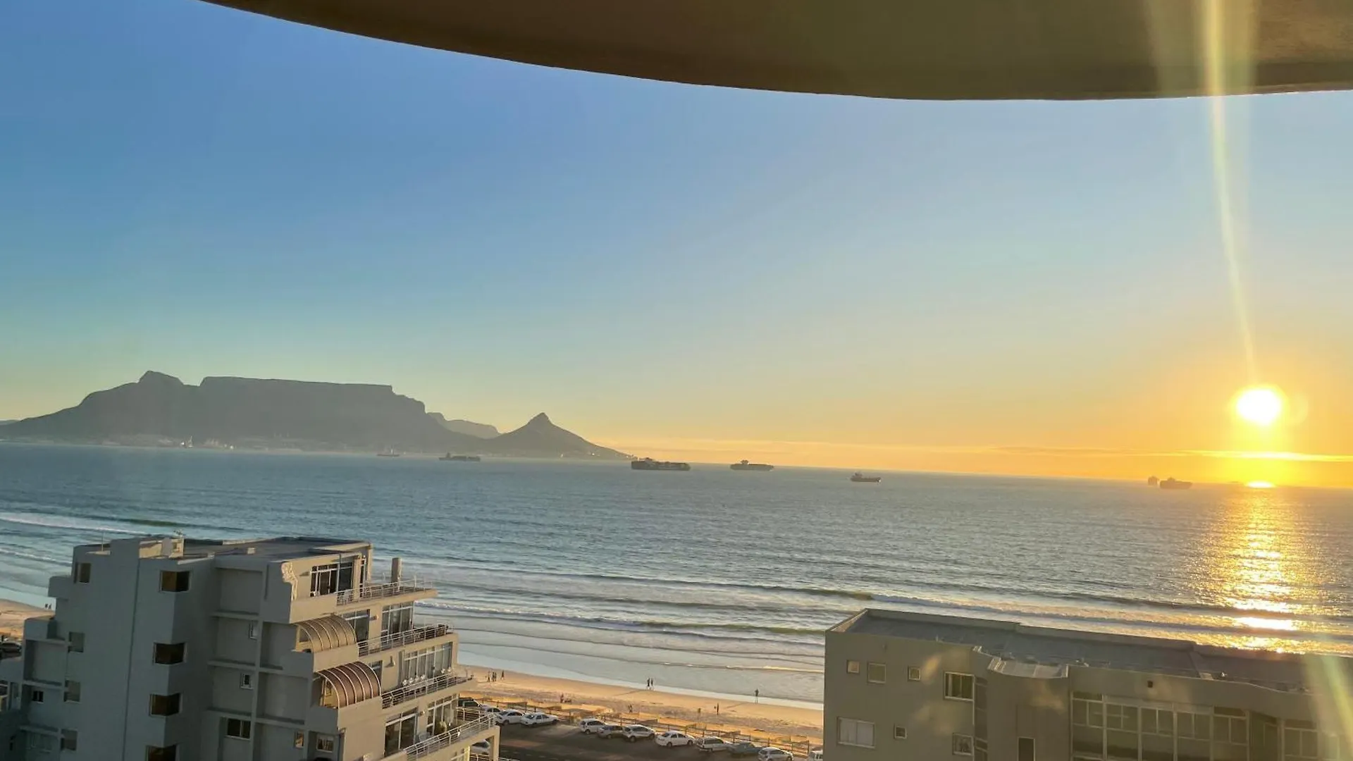 Ocean View B1001 Apartment Bloubergstrand