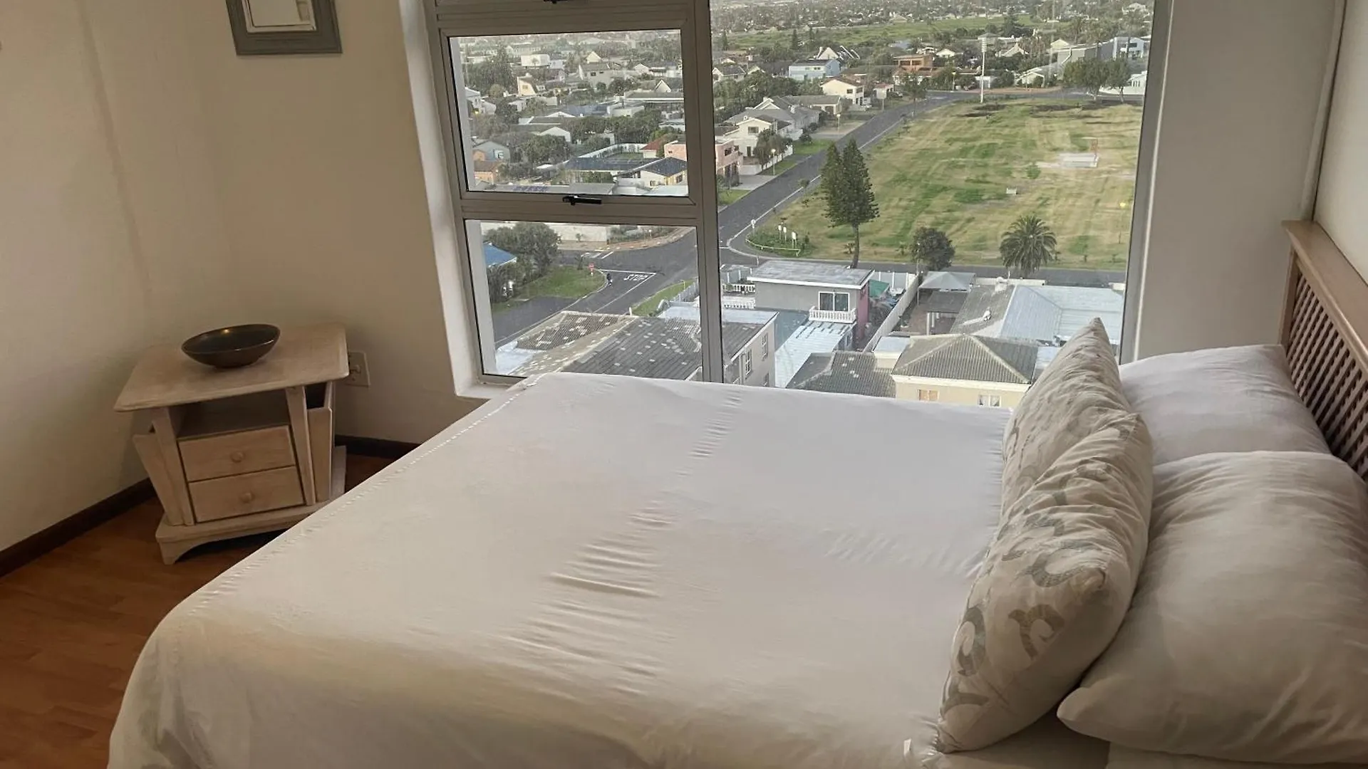 Ocean View B1001 Apartment Bloubergstrand South Africa